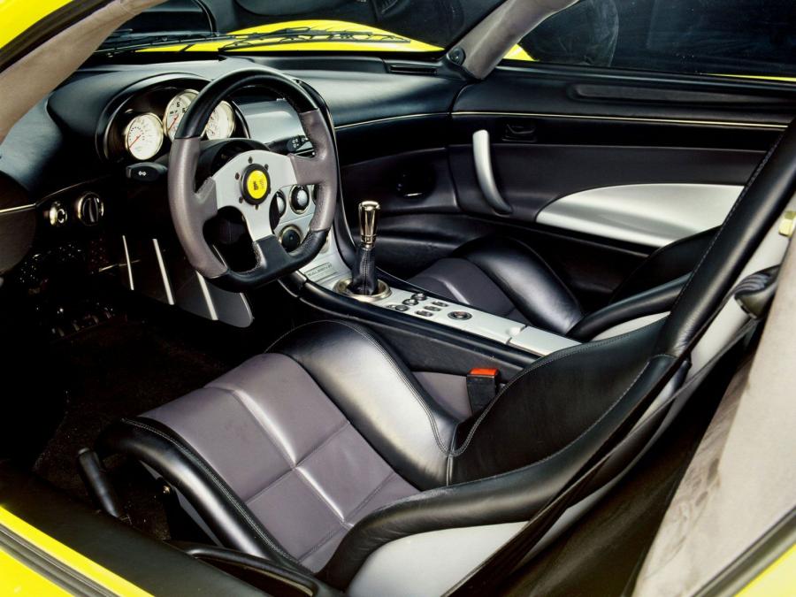 Интерьер Saleen S7 2000 года  (фото 13 из 54)